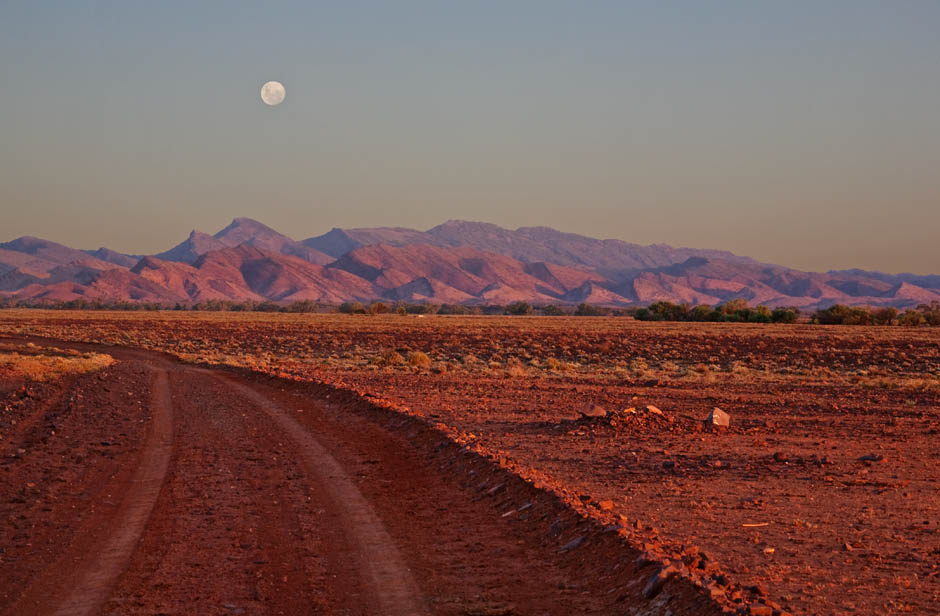 Full Moon on the Rise